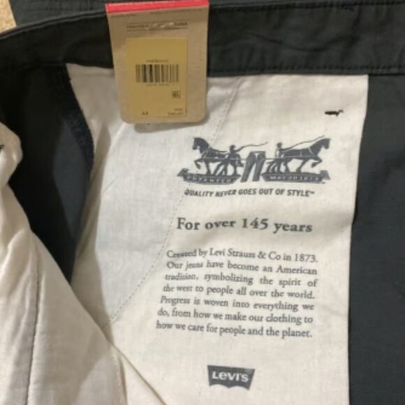 LEVI'S Men's Carrier Cargo Shorts w 10" Inseam Size 44 - Picture 6 of 8